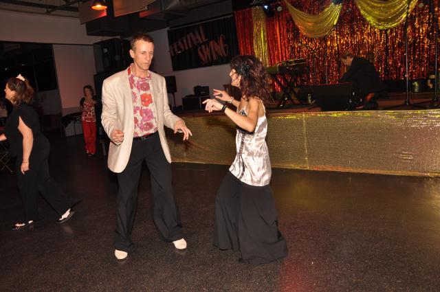 min 2010 11 13 fous swing 383